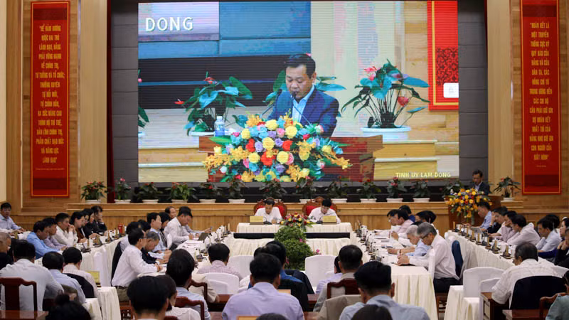 Các đơn vị thể hiện quyết tâm triển khai thực hiện Chỉ thị số 34 của Ban Thường vụ Tỉnh ủy Lâm Đồng tại hội nghị. Các đơn vị thể hiện quyết tâm triển khai thực hiện Chỉ thị số 34 của Ban Thường vụ Tỉnh ủy Lâm Đồng tại hội nghị.