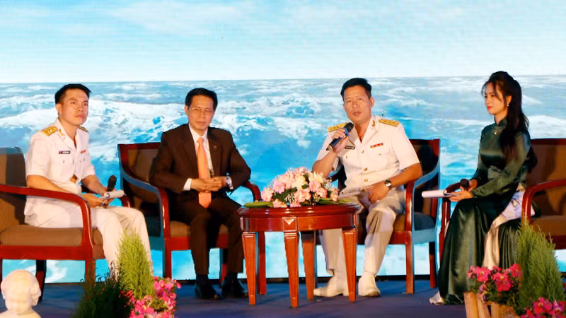Thượng tá Nguyễn Ngọc Dương, Chính ủy Trung đoàn 196 chia sẻ tại chương trình.