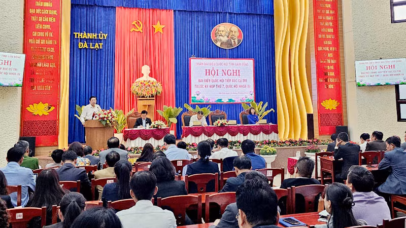 Quang cảnh hội nghị tiếp xúc cử tri thành phố Đà Lạt. Quang cảnh hội nghị tiếp xúc cử tri thành phố Đà Lạt.