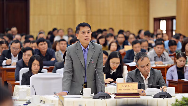 Nhiều ý kiến của đại biểu đã thẳng thắn nêu những tồn tại trong công tác cán bộ tại địa phương. Nhiều ý kiến của đại biểu đã thẳng thắn nêu những tồn tại trong công tác cán bộ tại địa phương.