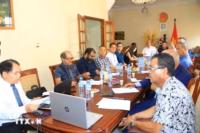 Hội thảo thu hút hơn 20 doanh nghiệp và hiệp hội hoạt động tại Algeria tham dự trực tiếp. (Ảnh: TTXVN) Hội thảo thu hút hơn 20 doanh nghiệp và hiệp hội hoạt động tại Algeria tham dự trực tiếp. (Ảnh: TTXVN)