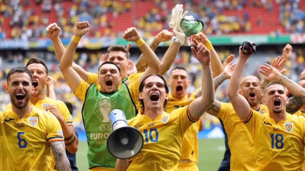 Niềm vui chiến thắng của Romania. (Ảnh: Getty)