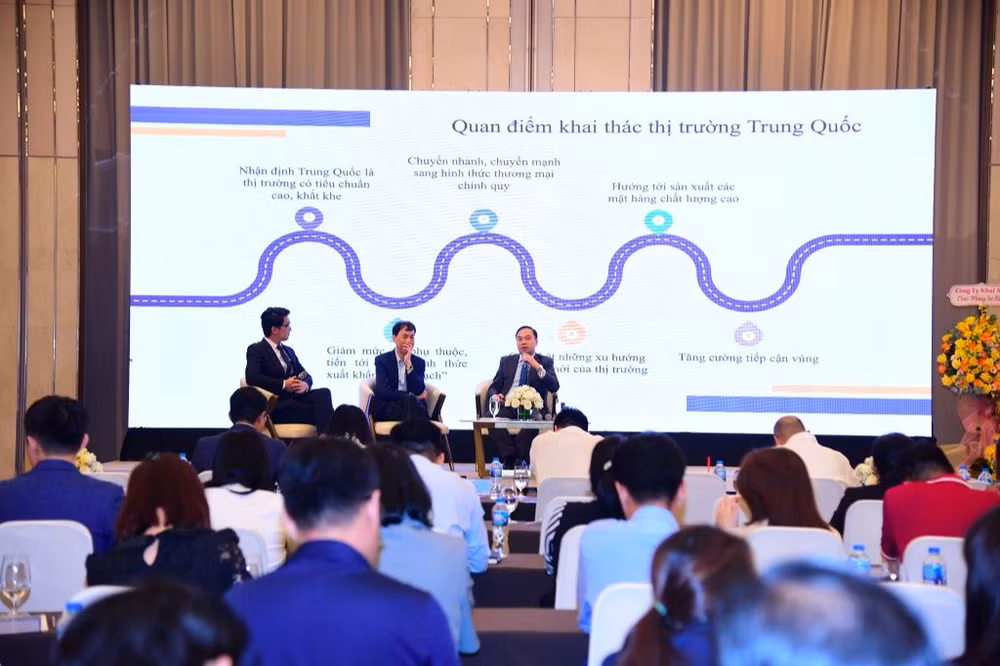 Góc nhìn toàn diện về mối quan hệ kinh tế giữa Việt Nam-Trung Quốc được thảo luận tại Phiên 3 của sự kiện. Góc nhìn toàn diện về mối quan hệ kinh tế giữa Việt Nam-Trung Quốc được thảo luận tại Phiên 3 của sự kiện.