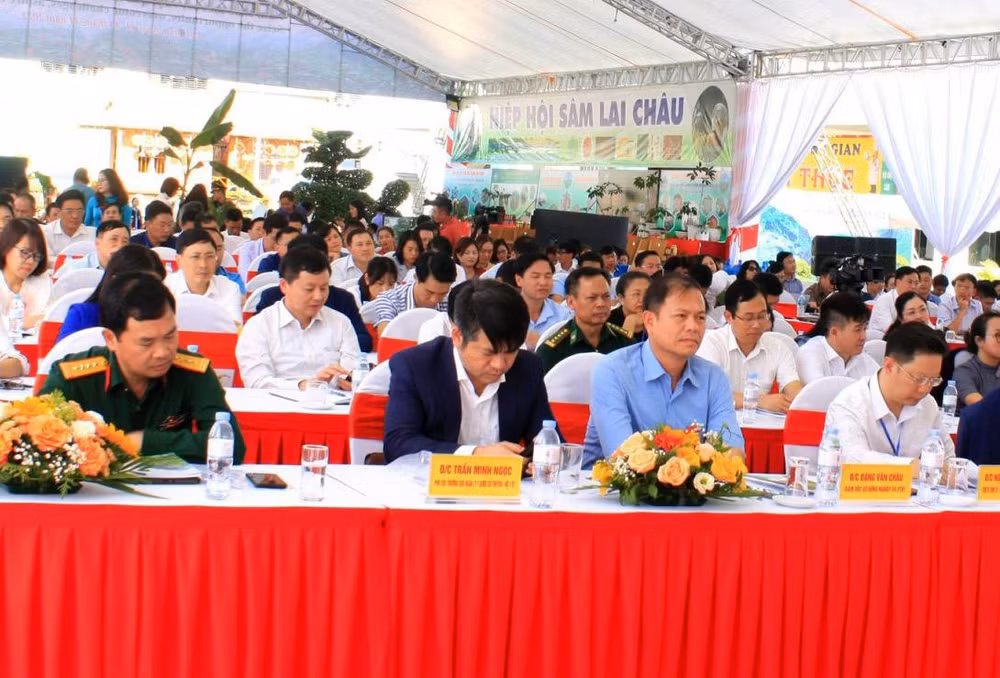 Các đại biểu dự hội thảo.