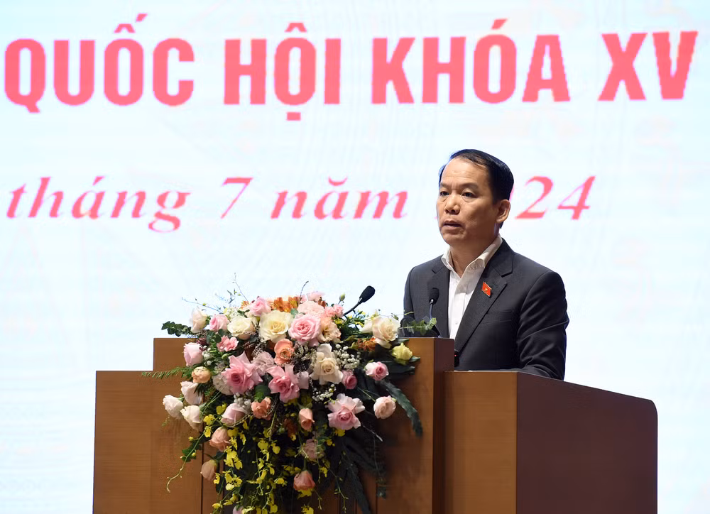 Chủ nhiệm Ủy ban Pháp luật của Quốc hội Hoàng Thanh Tùng phát biểu tại Hội nghị. Chủ nhiệm Ủy ban Pháp luật của Quốc hội Hoàng Thanh Tùng phát biểu tại Hội nghị.