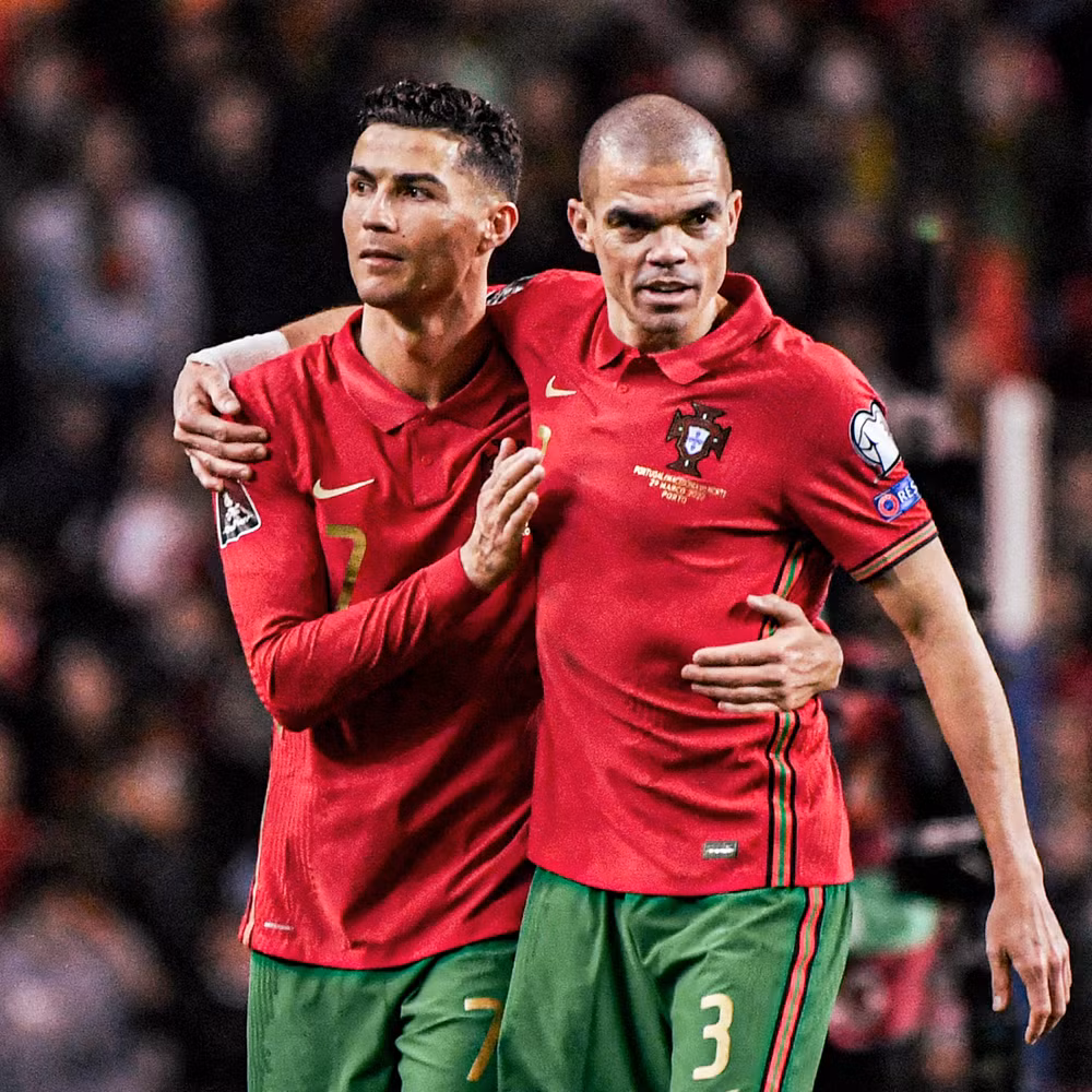 EURO 2024 nhiều khả năng sẽ là giải đấu quốc tế cuối cùng của hai lão tướng Ronaldo và Pepe. (Ảnh: UEFA) EURO 2024 nhiều khả năng sẽ là giải đấu quốc tế cuối cùng của hai lão tướng Ronaldo và Pepe. (Ảnh: UEFA)