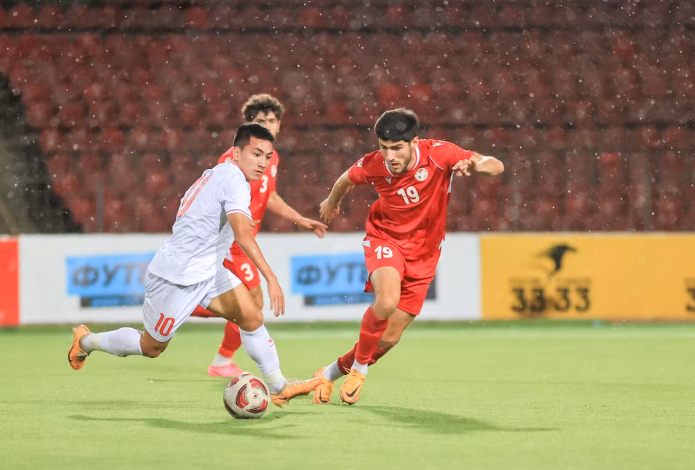 Bỏ lỡ nhiều cơ hội, U23 Việt Nam bị U23 Tajikistan cầm hòa. (Ảnh: VFF)