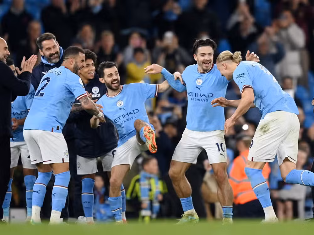 Manchester City chỉ còn cách lịch sử của bóng đá Anh một trận thắng. Manchester City chỉ còn cách lịch sử của bóng đá Anh một trận thắng.