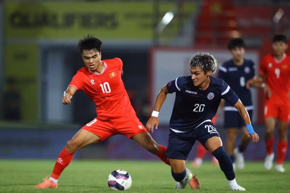 U20 Việt Nam chiếm lĩnh thế trận trước U20 Guam. U20 Việt Nam chiếm lĩnh thế trận trước U20 Guam.