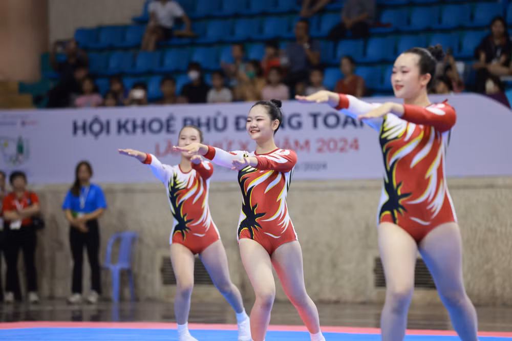 Bài thi của tỉnh Thái Nguyên mang lại không khí sôi động tại nhà thi đấu.