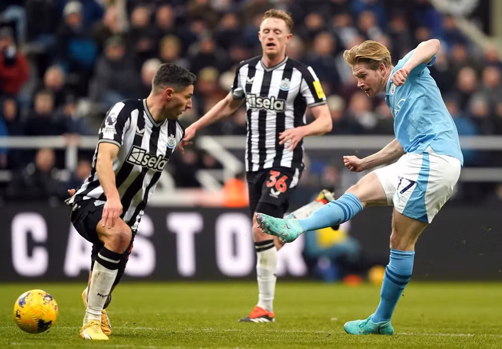 Kevin De Bruyne góp công lớn giúp Man City giành chiến thắng. (Ảnh: SOFOOT.com) Kevin De Bruyne góp công lớn giúp Man City giành chiến thắng. (Ảnh: SOFOOT.com)