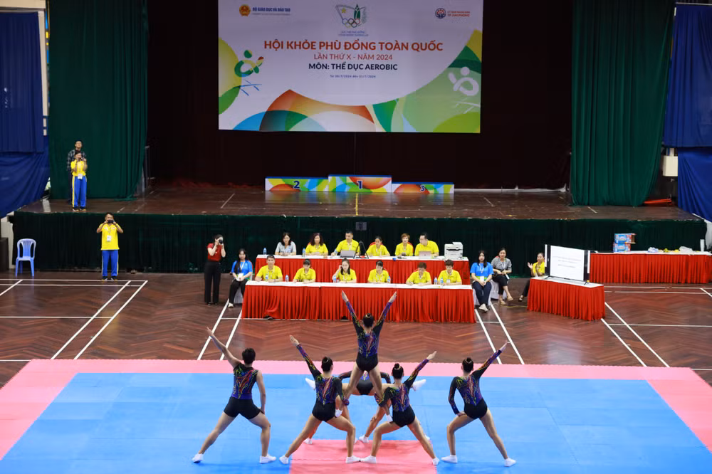 Ban giám khảo phải chọn lựa kỹ, chấm điểm chặt khi xếp hạng các đội đầy tiềm năng.
