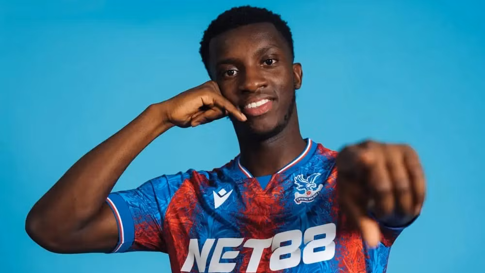 Nketiah hạnh phúc khi cập bến Crystal Palace. (Ảnh: Getty)
