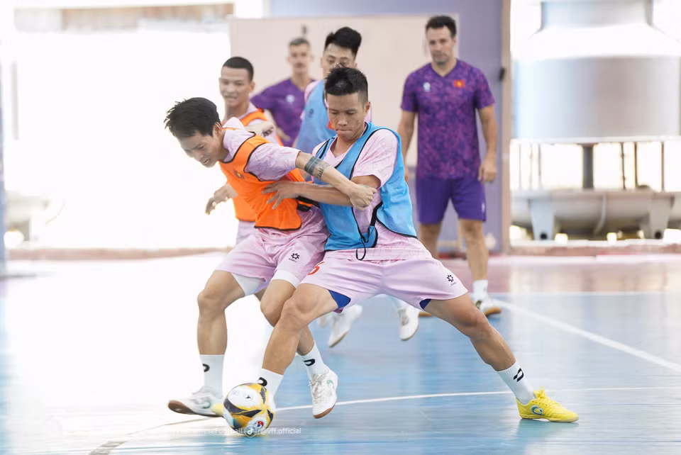 Đội tuyển futsal Việt Nam lên đường sang Thái Lan vào ngày 14/4 để tham dự Vòng chung kết futsal châu Á 2024. (Ảnh: VFF)