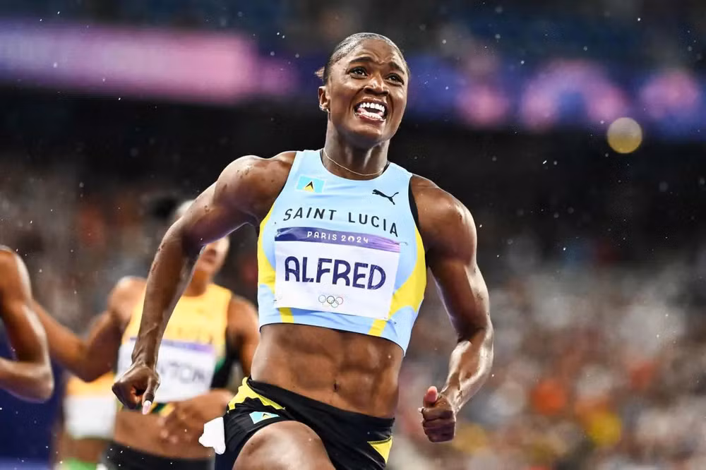Julien Alfred giành chiến thắng trên đường chạy 100m tại Olympic Paris 2024. (Ảnh: Getty) Julien Alfred giành chiến thắng trên đường chạy 100m tại Olympic Paris 2024. (Ảnh: Getty)