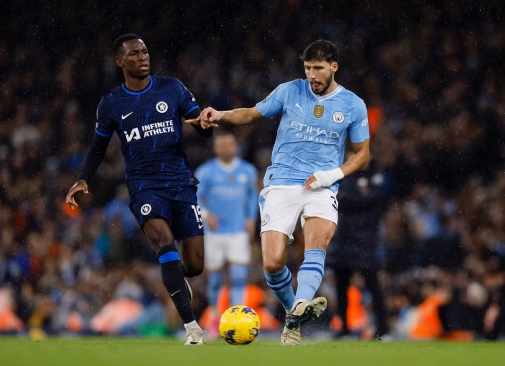 Man City ngày càng để lộ nhiều khoảng trống trước những pha phản công nhanh. (Ảnh: TheSun) Man City ngày càng để lộ nhiều khoảng trống trước những pha phản công nhanh. (Ảnh: TheSun)