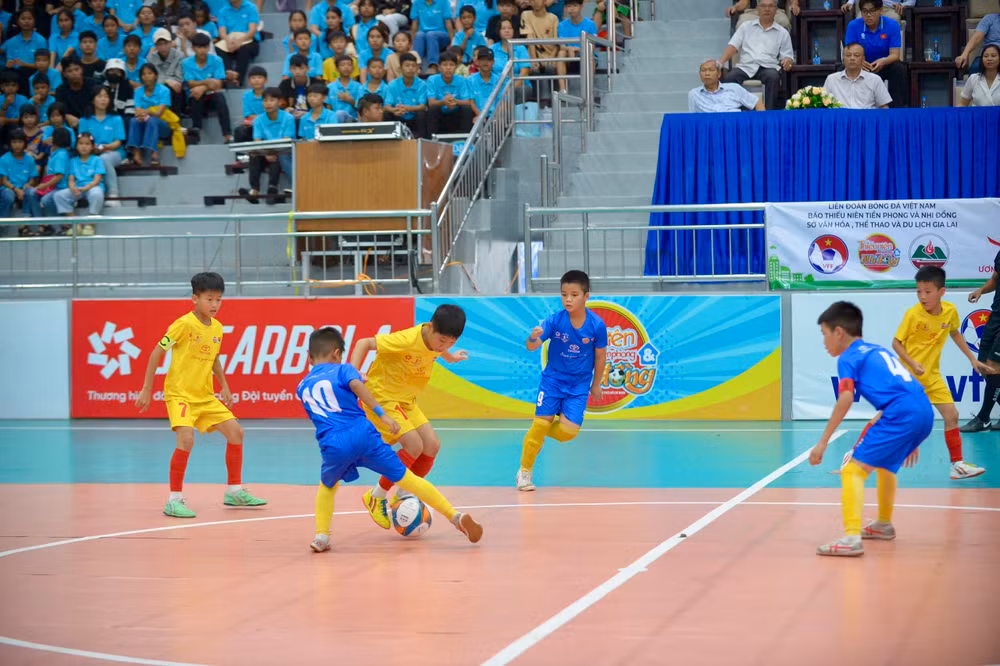 Hai đội giằng co nhau và không có bàn thắng trong hiệp 1.