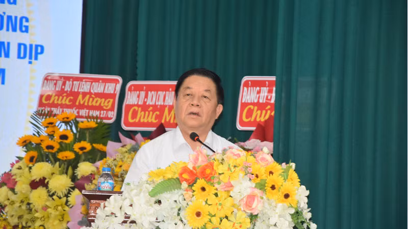 Đồng chí Nguyễn Trọng Nghĩa chúc mừng cán bộ, nhân viên Bệnh viện Quân y 120 nhân Ngày Thầy thuốc Việt Nam. Đồng chí Nguyễn Trọng Nghĩa chúc mừng cán bộ, nhân viên Bệnh viện Quân y 120 nhân Ngày Thầy thuốc Việt Nam.
