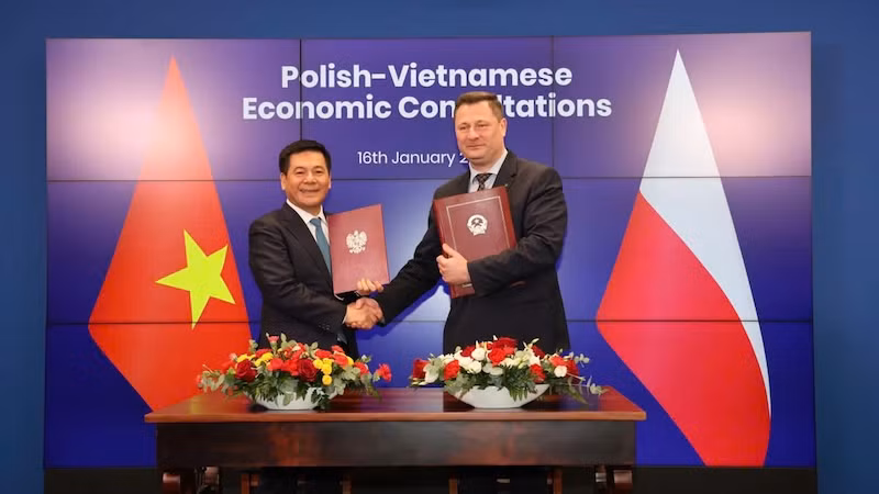 Bộ trưởng Nguyễn Hồng Diên và Bộ trưởng Krystof Paszyk ký kết biên bản cuộc họp.