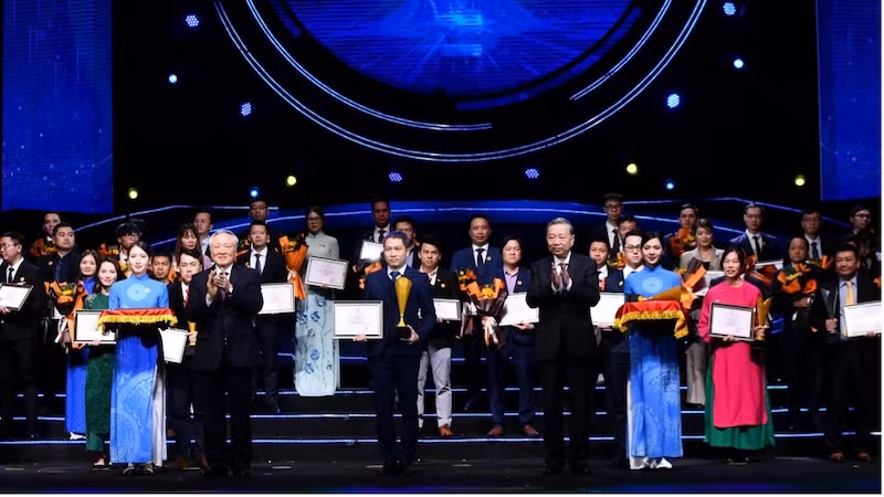 MyTV vinh dự nhận giải Vàng "Make in Vietnam" do Tổng Bí thư Tô Lâm và Phó thủ tướng thường trực Chính phủ Nguyễn Hòa Bình trao tặng.