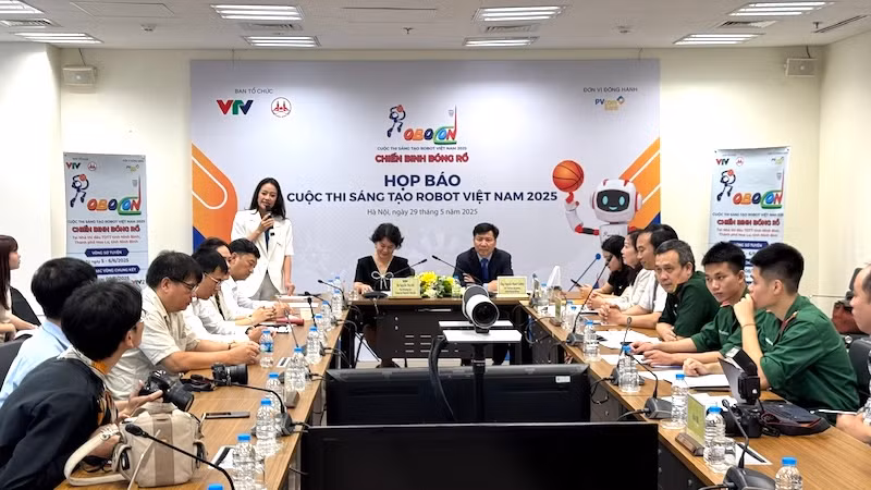 Họp báo Cuộc thi Sáng tạo Robot Việt Nam 2025.