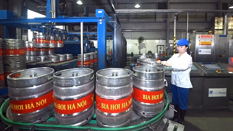 Dây chuyền sản xuất tại Nhà máy bia Hà Nội .(Ảnh ĐĂNG ANH)
