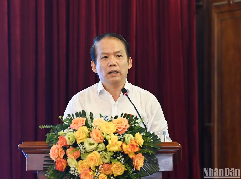 Chủ nhiệm Ủy ban Pháp luật Hoàng Thanh Tùng phát biểu ý kiến tại phiên họp. Chủ nhiệm Ủy ban Pháp luật Hoàng Thanh Tùng phát biểu ý kiến tại phiên họp.