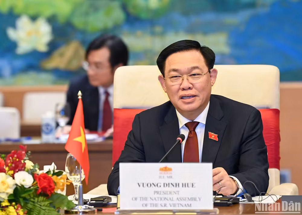 Chủ tịch Quốc hội Vương Đình Huệ phát biểu tại buổi hội kiến. Chủ tịch Quốc hội Vương Đình Huệ phát biểu tại buổi hội kiến.
