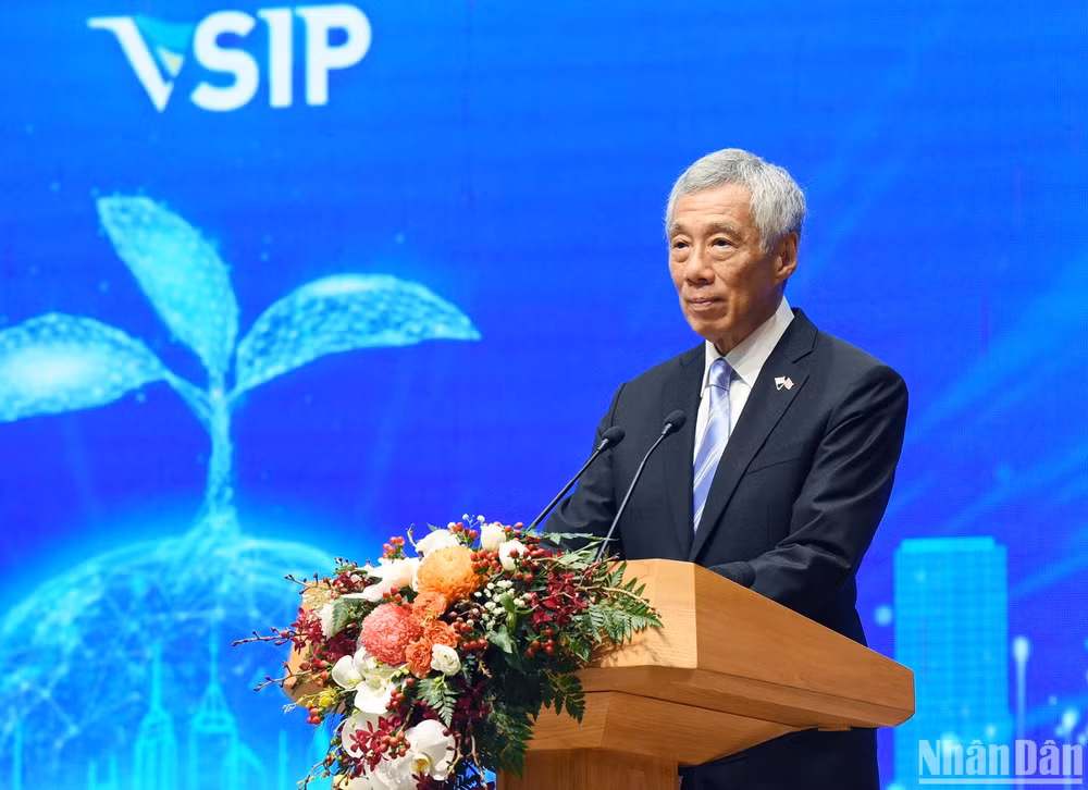 Thủ tướng Singapore Lý Hiển Long phát biểu và khẳng định Singapore rất vui mừng và vinh dự được đóng góp vào sự phát triển của Việt Nam thời gian qua.