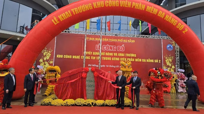 Chính thức đưa Khu công nghệ thông tin tập trung Công viên phần mềm Đà Nẵng số 2 (giai đoạn 1) đi vào hoạt động. Chính thức đưa Khu công nghệ thông tin tập trung Công viên phần mềm Đà Nẵng số 2 (giai đoạn 1) đi vào hoạt động.