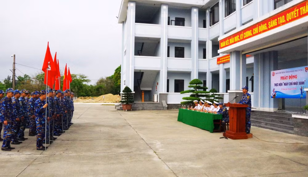 Quang cảnh buổi phát động tại Trung tâm Bảo đảm kỹ thuật, Vùng 3 Hải quân.