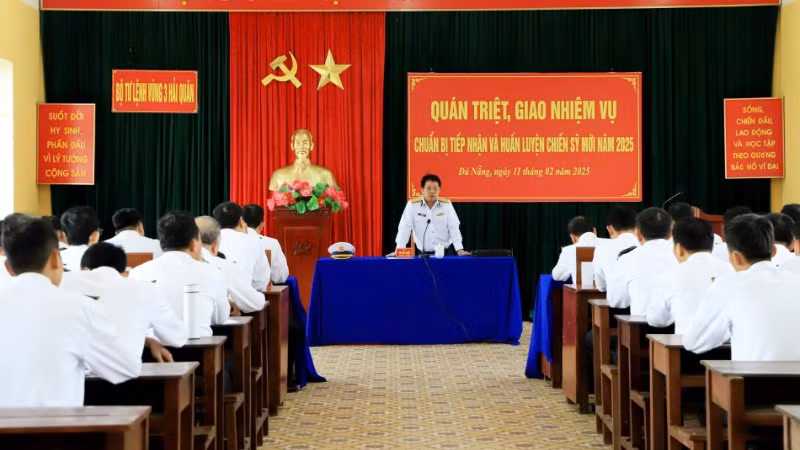 Đại tá Vũ Đình Hiển, Phó Tư lệnh, Tham mưu trưởng Vùng 3 Hải quân kết luận kiểm tra.