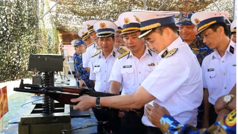 Phong trào "giữ tốt, dùng bền" được thực hiện nghiêm trong toàn lực lượng Hải quân. Phong trào "giữ tốt, dùng bền" được thực hiện nghiêm trong toàn lực lượng Hải quân.
