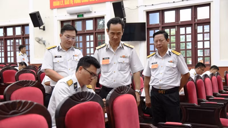 Lãnh đạo, chỉ huy Vùng kiểm tra thí sinh thực hiện phần thi nhận thức, kỹ năng, nghiệp vụ báo cáo viên. Lãnh đạo, chỉ huy Vùng kiểm tra thí sinh thực hiện phần thi nhận thức, kỹ năng, nghiệp vụ báo cáo viên.