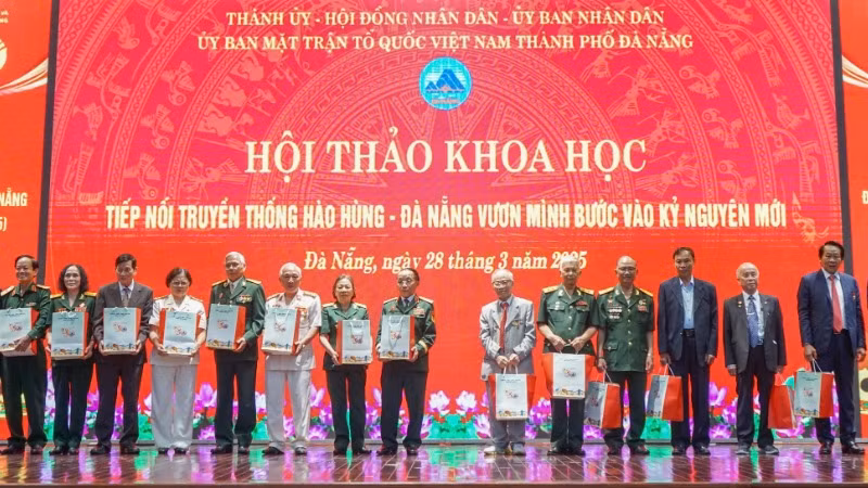 Tặng quà tri ân các Anh hùng lao động, Anh hùng lực lượng vũ trang.