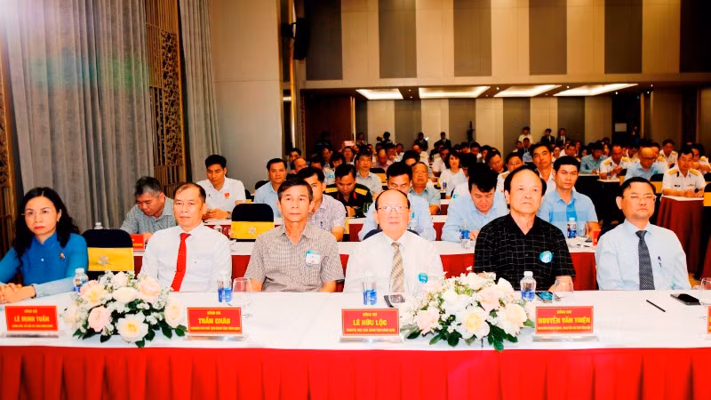 Các đại biểu dự buổi lễ kỷ niệm.