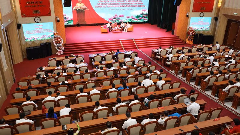 Quang cảnh Hội nghị tuyên dương điển hình tiên tiến và trao giải thưởng Nguyễn Phan Vinh.