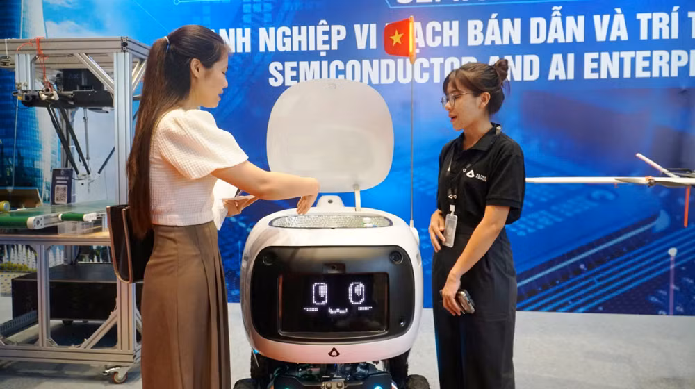 Giới thiệu sản phẩm robot tự động sử dụng nhiều sản phẩm của ngành vi mạch bán dẫn. Giới thiệu sản phẩm robot tự động sử dụng nhiều sản phẩm của ngành vi mạch bán dẫn.
