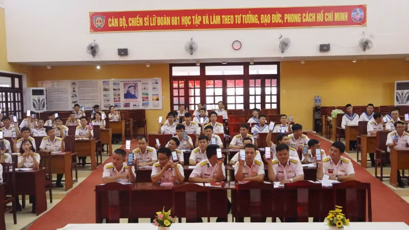 Cán bộ, chiến sĩ Vùng 2 Hải quân tích cực, hưởng ứng tham gia cuộc thi. Cán bộ, chiến sĩ Vùng 2 Hải quân tích cực, hưởng ứng tham gia cuộc thi.