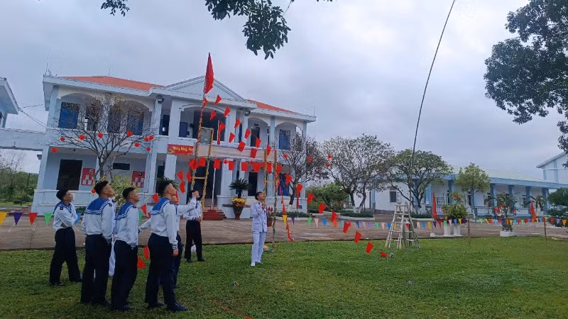 Cán bộ chiến sĩ Trung tâm Bảo đảm Kỹ thuật với trò chơi ném còn. Cán bộ chiến sĩ Trung tâm Bảo đảm Kỹ thuật với trò chơi ném còn.