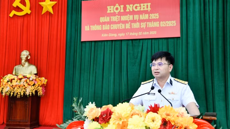 Đại tá Trịnh Xuân Tùng phát biểu chỉ đạo tại Hội nghị. Đại tá Trịnh Xuân Tùng phát biểu chỉ đạo tại Hội nghị.