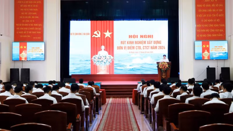 Quang cảnh hội nghị rút kinh nghiệm xây dựng đơn vị điểm toàn diện công tác đảng, công tác chính trị.