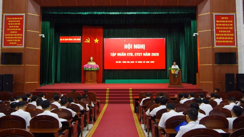 Hơn 100 cán bộ dự lớp tập huấn công tác đảng, công tác chính trị Vùng 2 Hải quân.