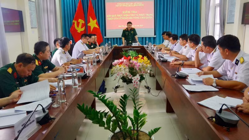 Đại tá Huỳnh Văn Đông, Phó Cục trưởng Cục Kỹ thuật Quân binh chủng phát biểu kết luận kiểm tra.