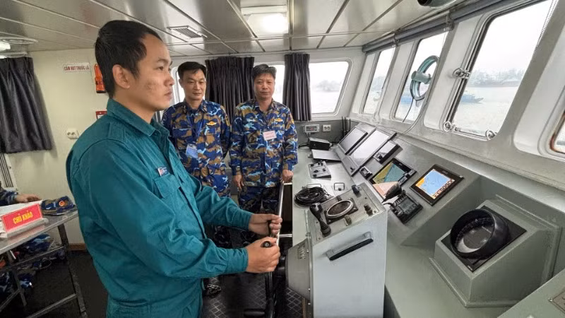 Học viên tham gia thi chuyên ngành Lái tàu. Học viên tham gia thi chuyên ngành Lái tàu.