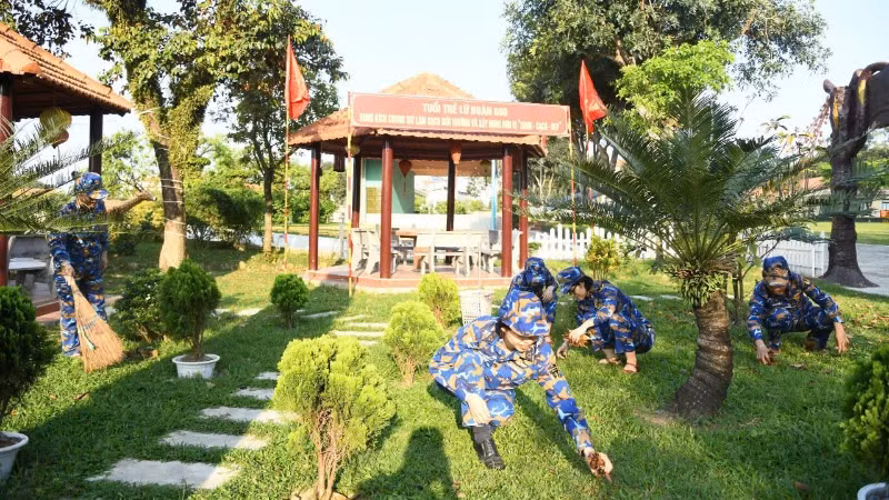 Làm đẹp cảnh quan trong đơn vị.