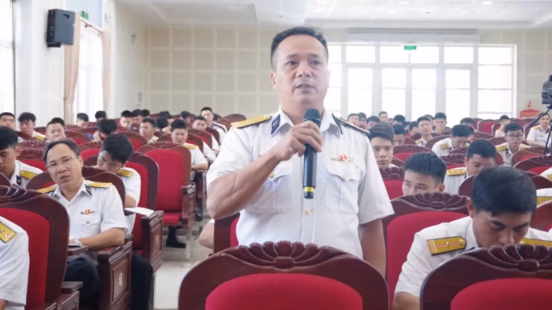 Mọi quân nhân đều bình đẳng trong nghĩa vụ, quyền lợi và trách nhiệm đối với Tổ quốc, quân đội và nhân dân.