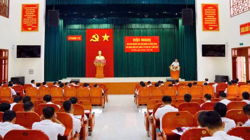 Hội nghị rút kinh nghiệm thực hiện nhiệm vụ huấn luyện; xây dựng chính quy, quản lý kỷ luật.