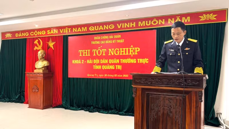 Công bố thi tốt nghiệp cho học viên Khóa 2 lớp Chuyên môn kỹ thuật Hải đội Dân quân thường trực tại Quảng Trị.