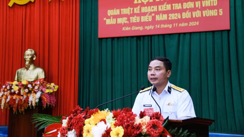 Đại tá Nguyễn Văn Bách, Phó Tư lệnh, Tham mưu trưởng Quân chủng Hải quân: Duy trì nghiêm lực lượng, phương tiện trực sẵn sàng chiến đấu, tuần tra, quản lý, bảo vệ chủ quyền biển, đảo. Đại tá Nguyễn Văn Bách, Phó Tư lệnh, Tham mưu trưởng Quân chủng Hải quân: Duy trì nghiêm lực lượng, phương tiện trực sẵn sàng chiến đấu, tuần tra, quản lý, bảo vệ chủ quyền biển, đảo.